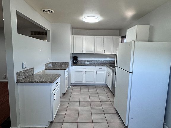 3rd image of 920 E Virginia Way