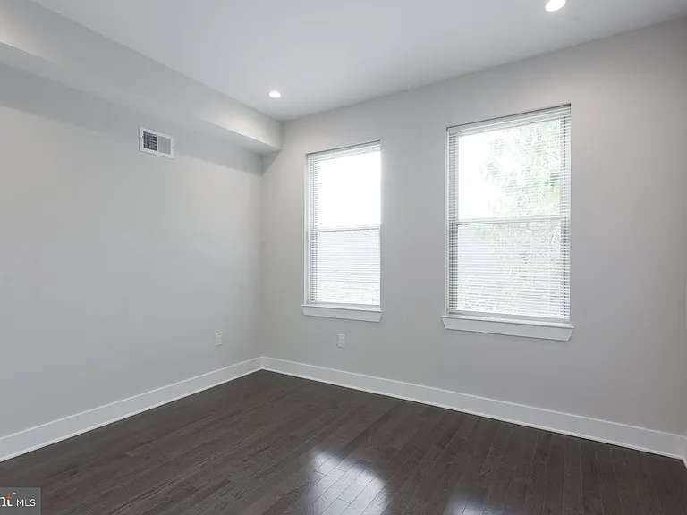2722 Latona St — Photo 7