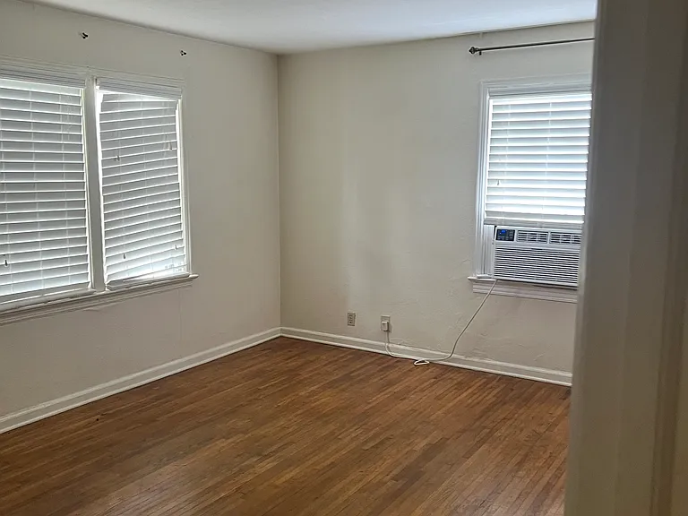 933 E 37th St S #1 — Photo 3