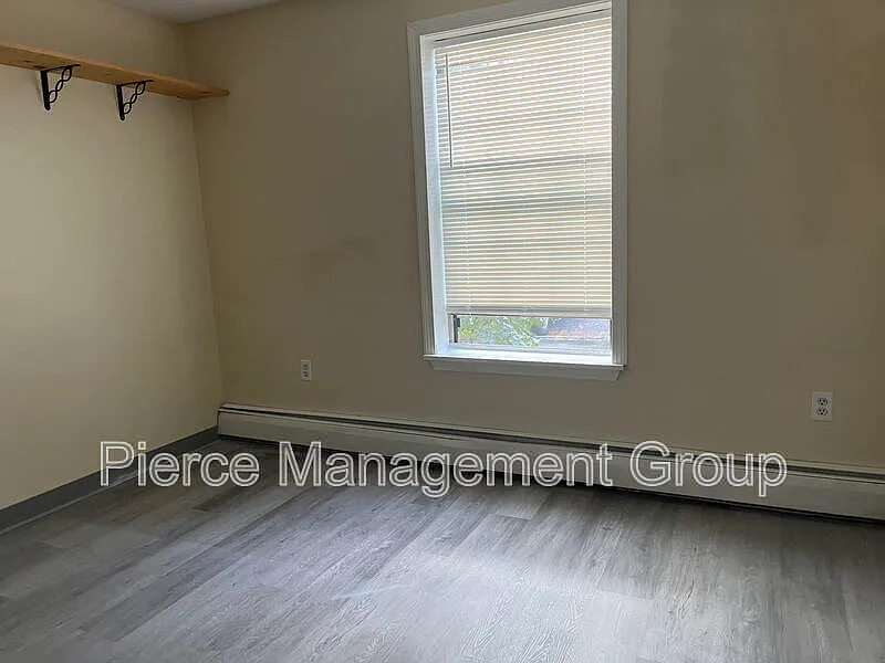 2 bed, 1.0 bath, 700 sqft, $1,700 — Photo 2