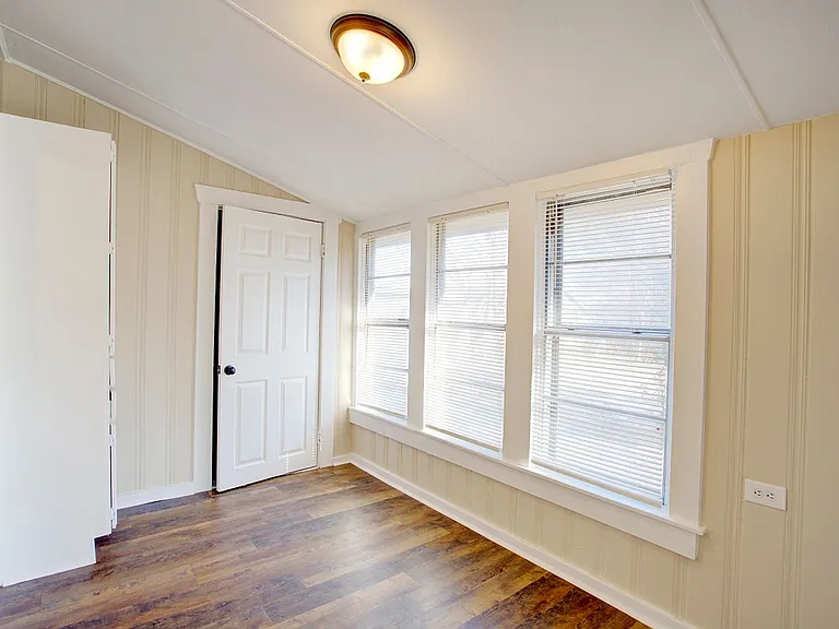 1308 Joslin St — Photo 9
