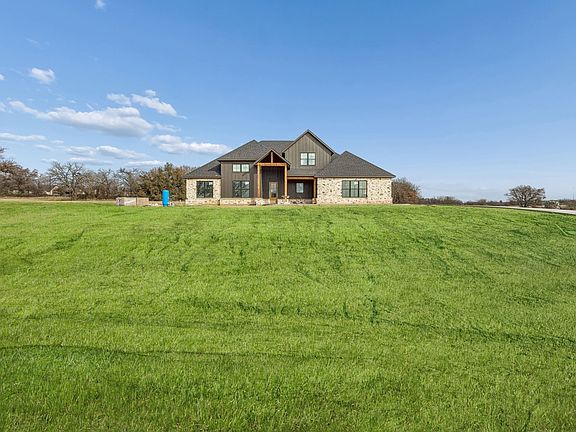 2nd image of 105 Desperado Way