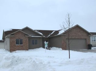 3990 Mulberry Dr, Grand Forks, ND 58201