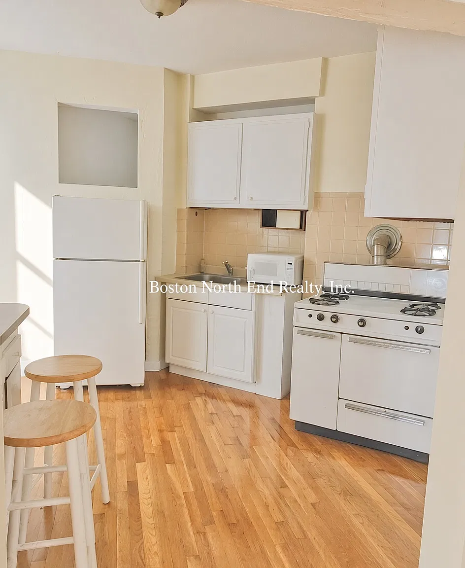 Studio, 425 sqft, $1,995 — Photo 2