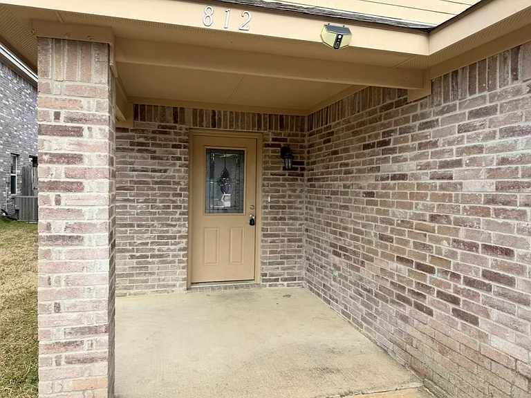 812 Parkplace Rdg — Photo 2