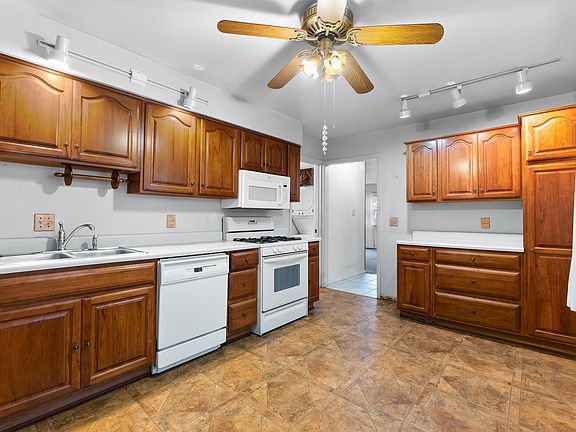 3rd image of 4221 Lynwood Ct