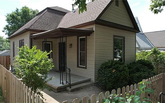 5th image of 2208 Charles St