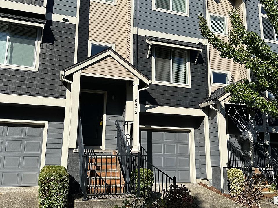 Townhouse with it's own garage and entrance
