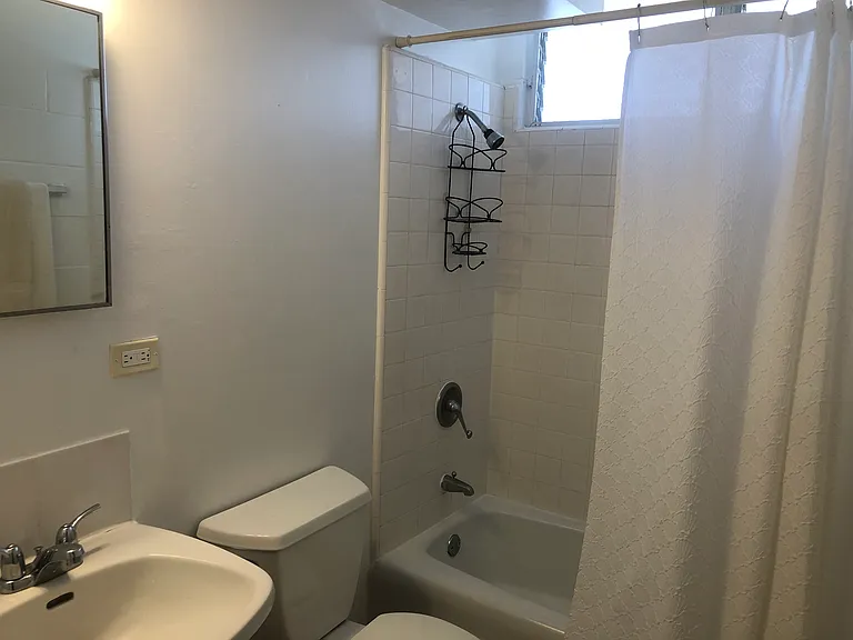 Waikiki Whale Watcher Apartments — Photo 80