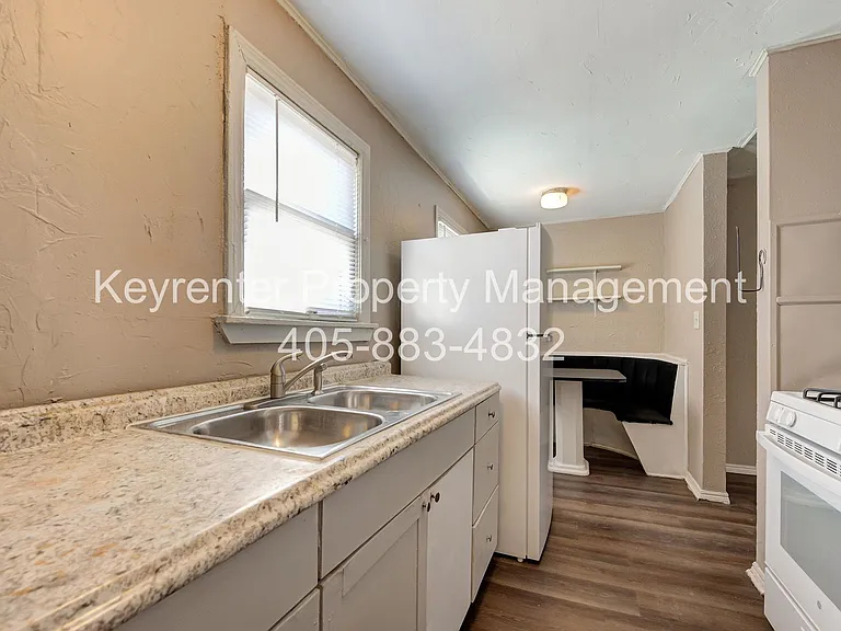 SW 27th St Complex — Photo 40