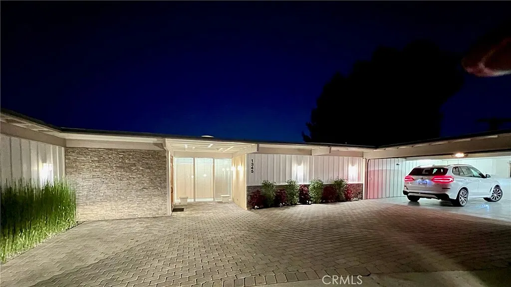 3 bed, 2204 sqft, $6,950 — Photo 2