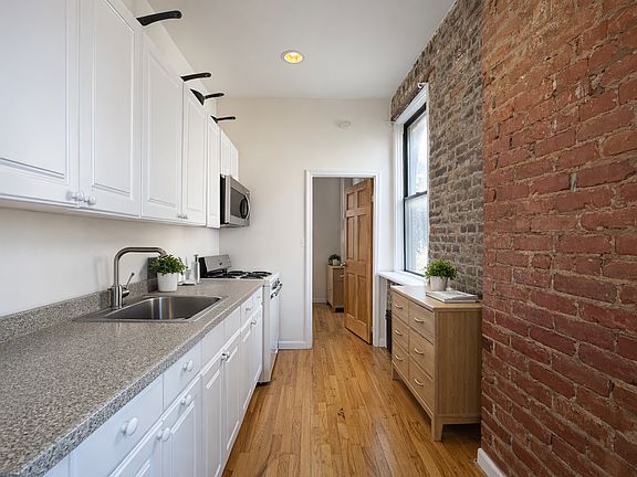 4th image of 254 E 3rd St APT 19
