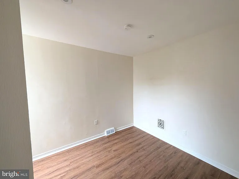 5609 Walton Ave — Photo 14