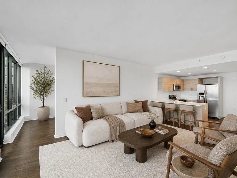 2032 1/2 Hudson St #503 — Photo 4