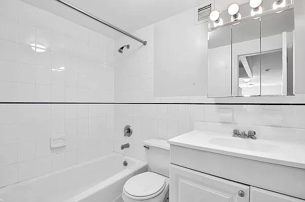 Rented by The Agency | media 10