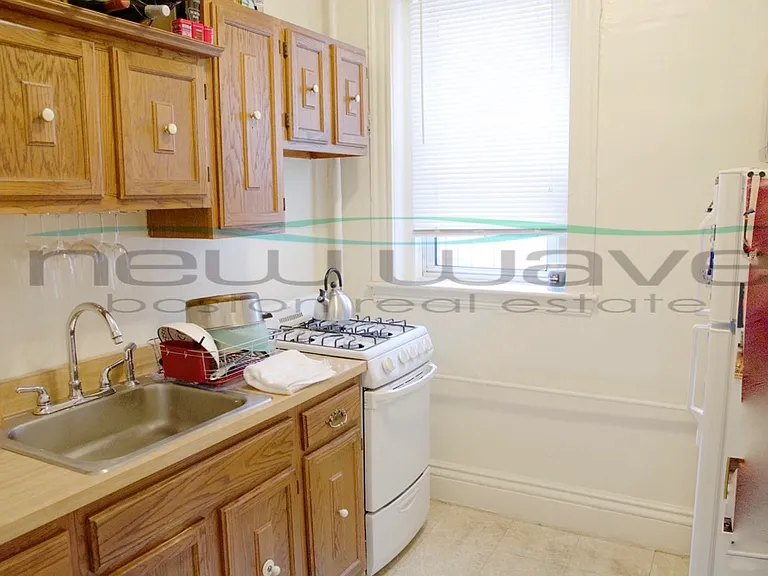 104 Queensberry St #14 — Photo 10