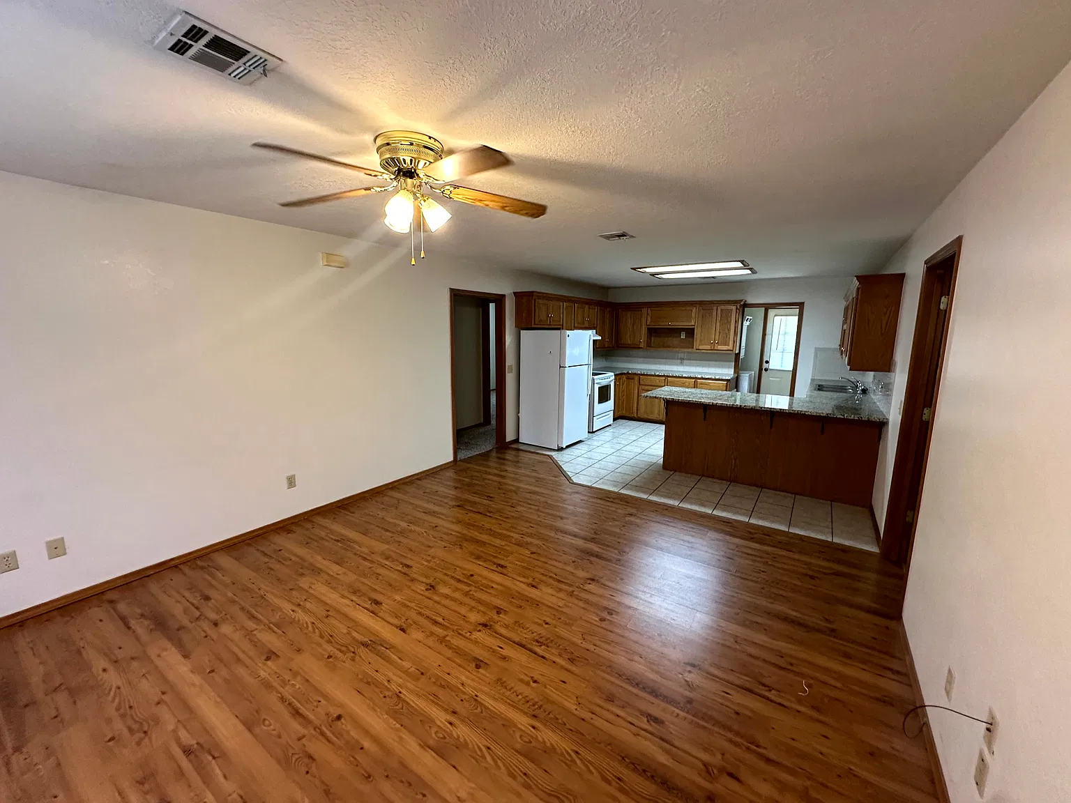 3 bed, 1200 sqft, $1,500 — Photo 2