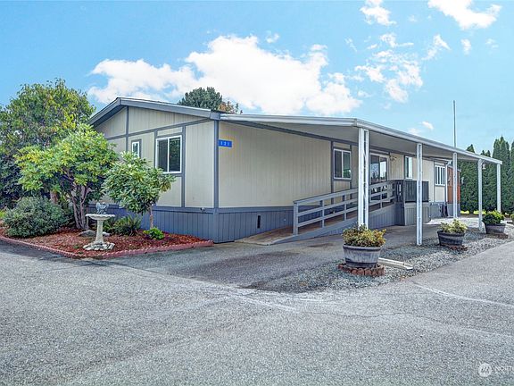 3rd image of 16600 25th Avenue NE #121