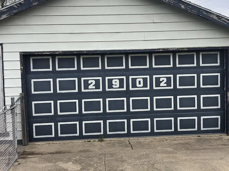 2902 S Meeker Ave — Photo 2
