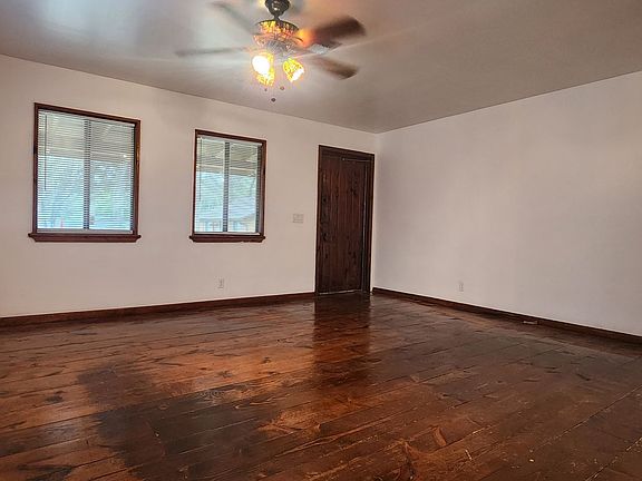 3rd image of 4760 SE 30th Ct