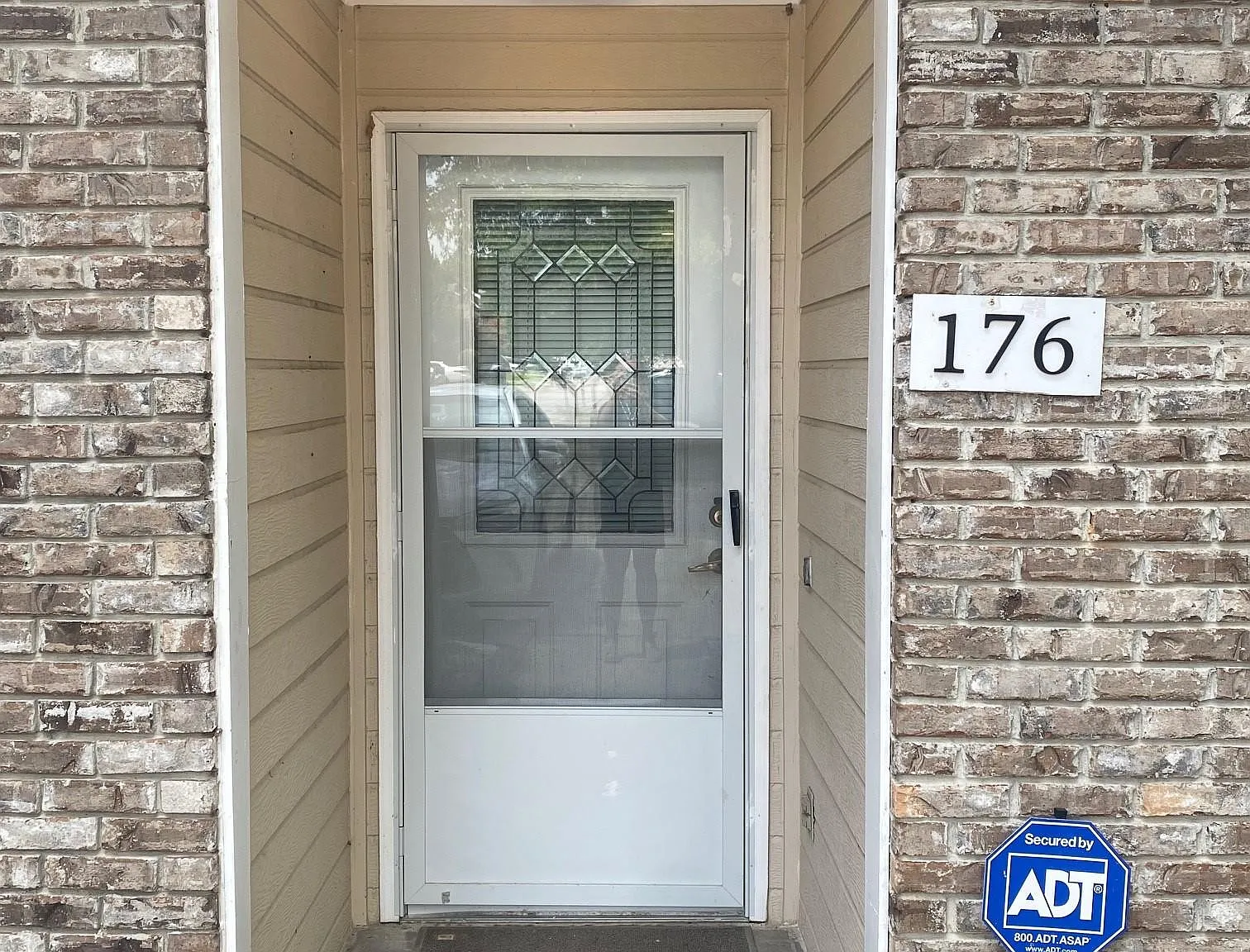 2 bed, 1100 sqft, $1,500 — Photo 2