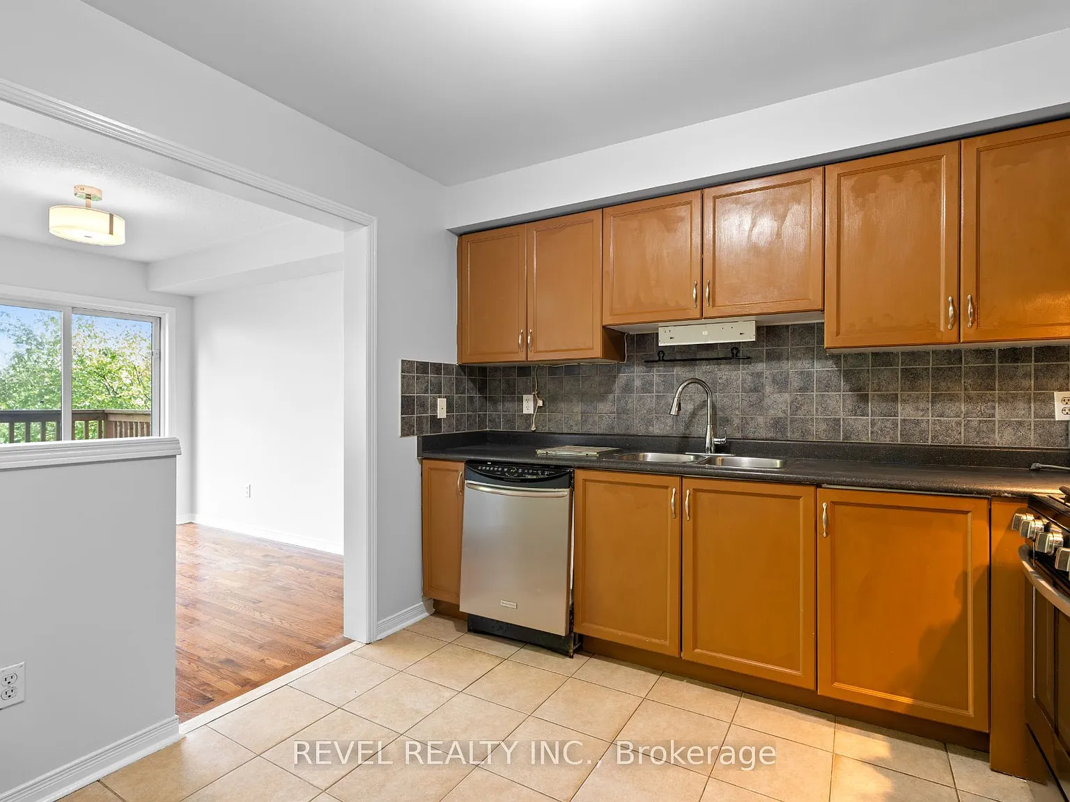 6399 Spinnaker Cir — Photo 3