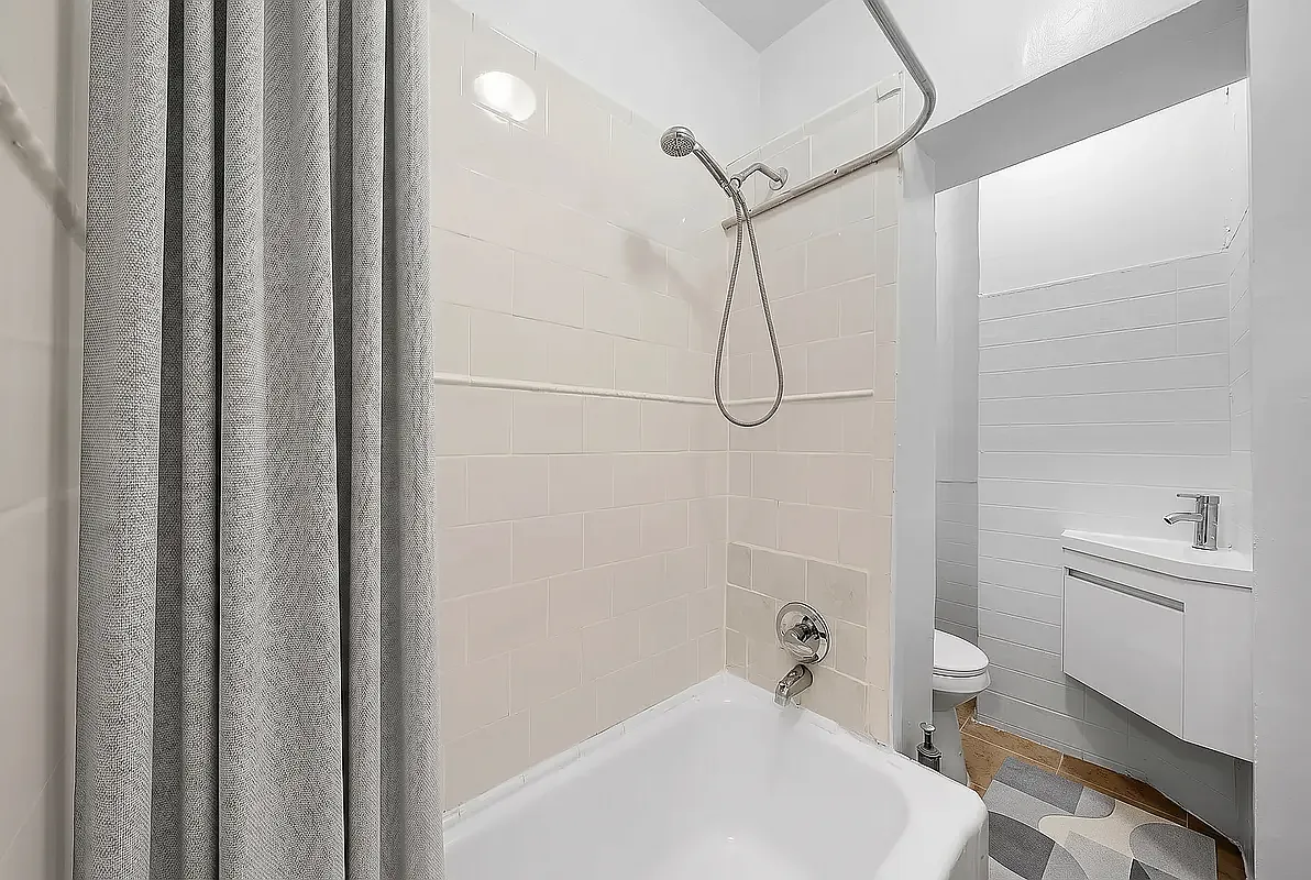 219 Kingsland Avenue — Photo 4