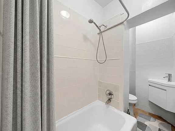 4th image of 219 Kingsland Ave #16A