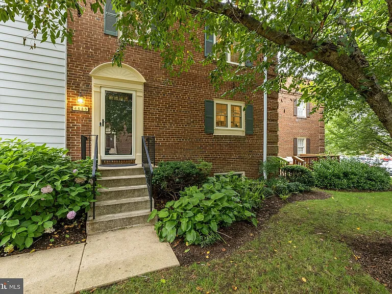 4880 Chevy Chase Dr #133 — Photo 3