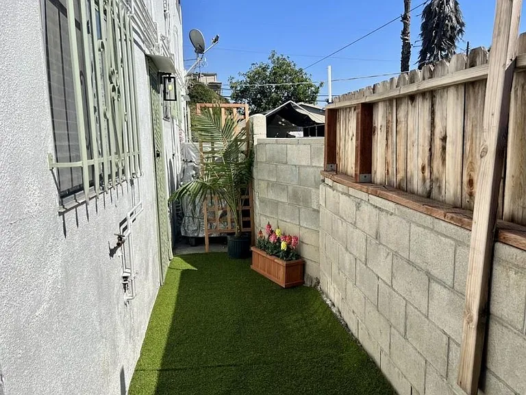 6542 S Victoria Ave — Photo 15