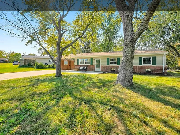236 Warner Ct — Photo 4