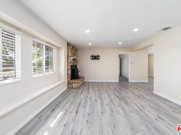 3rd image of 9134 Jacaranda Ave
