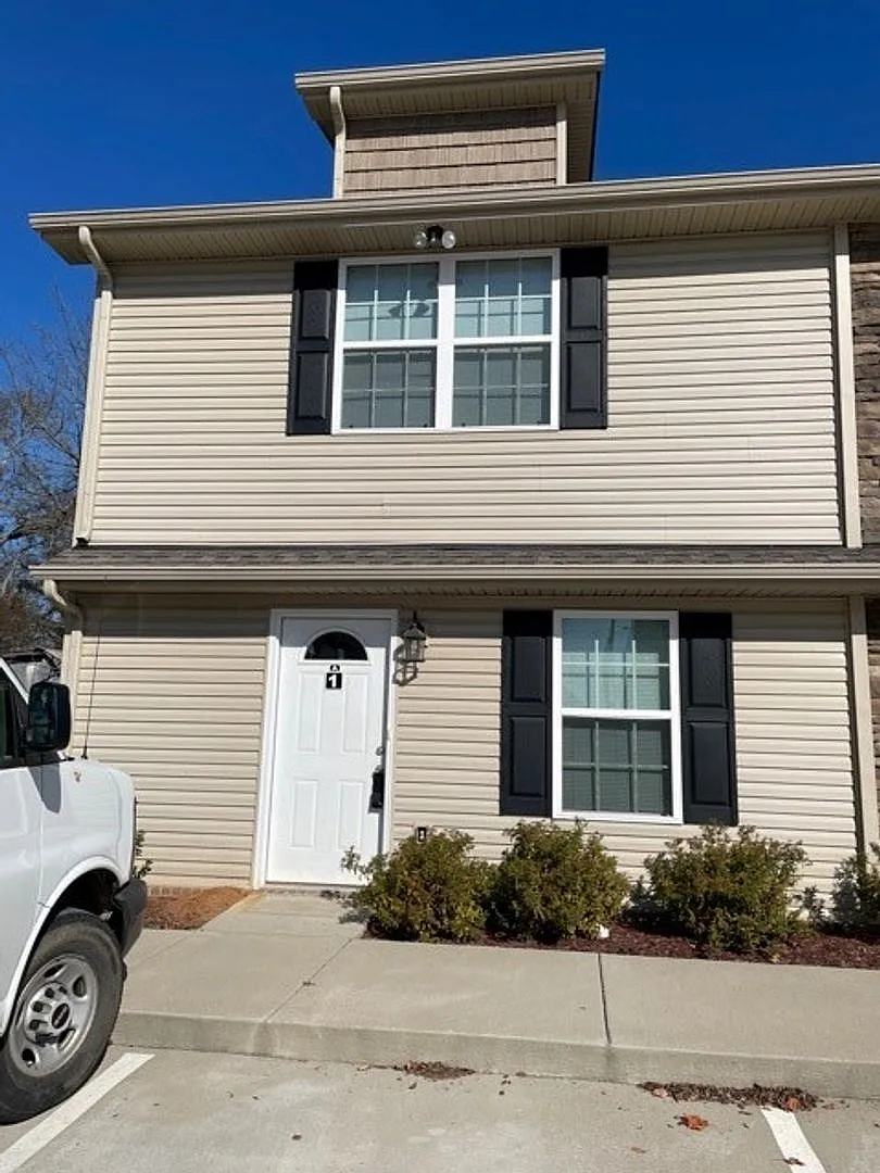 $250 off pro rated rent with a move in or lease start date of October 15th 2024 — Photo 2