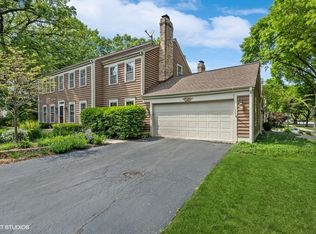 1612 Stonebridge Trl, Wheaton, IL 60189