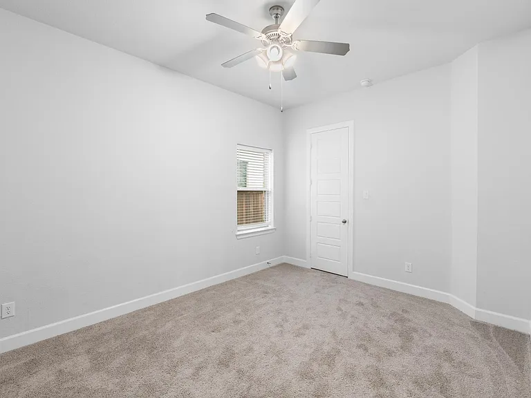 500 Samaritan Dr — Photo 30