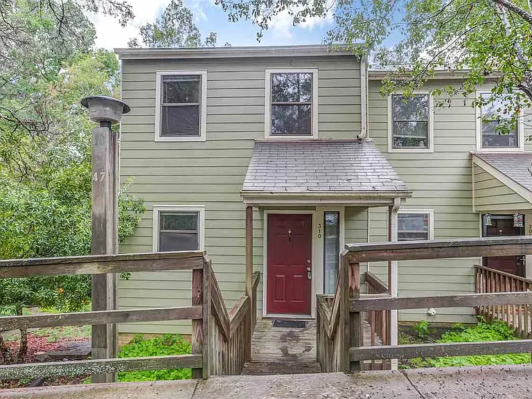 310 Cedarwood Ln #B — Photo 4