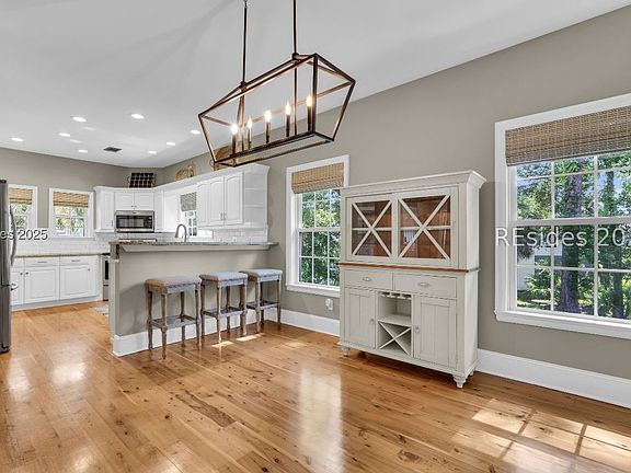 4th image of 68 Royal Pointe Dr