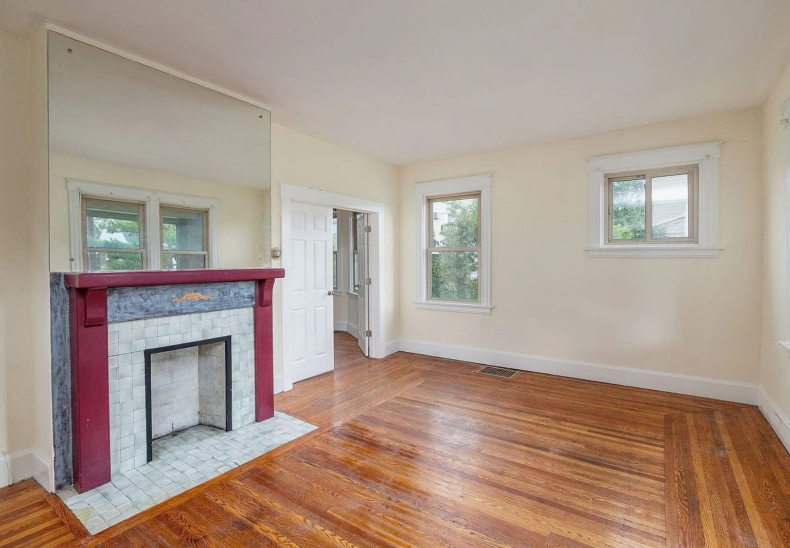 4 bed, 1.5 bath, 2000 sqft, $3,295 — Photo 4