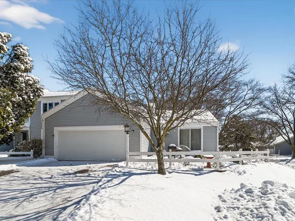 61 Oak Creek Trail, Madison, WI 53717