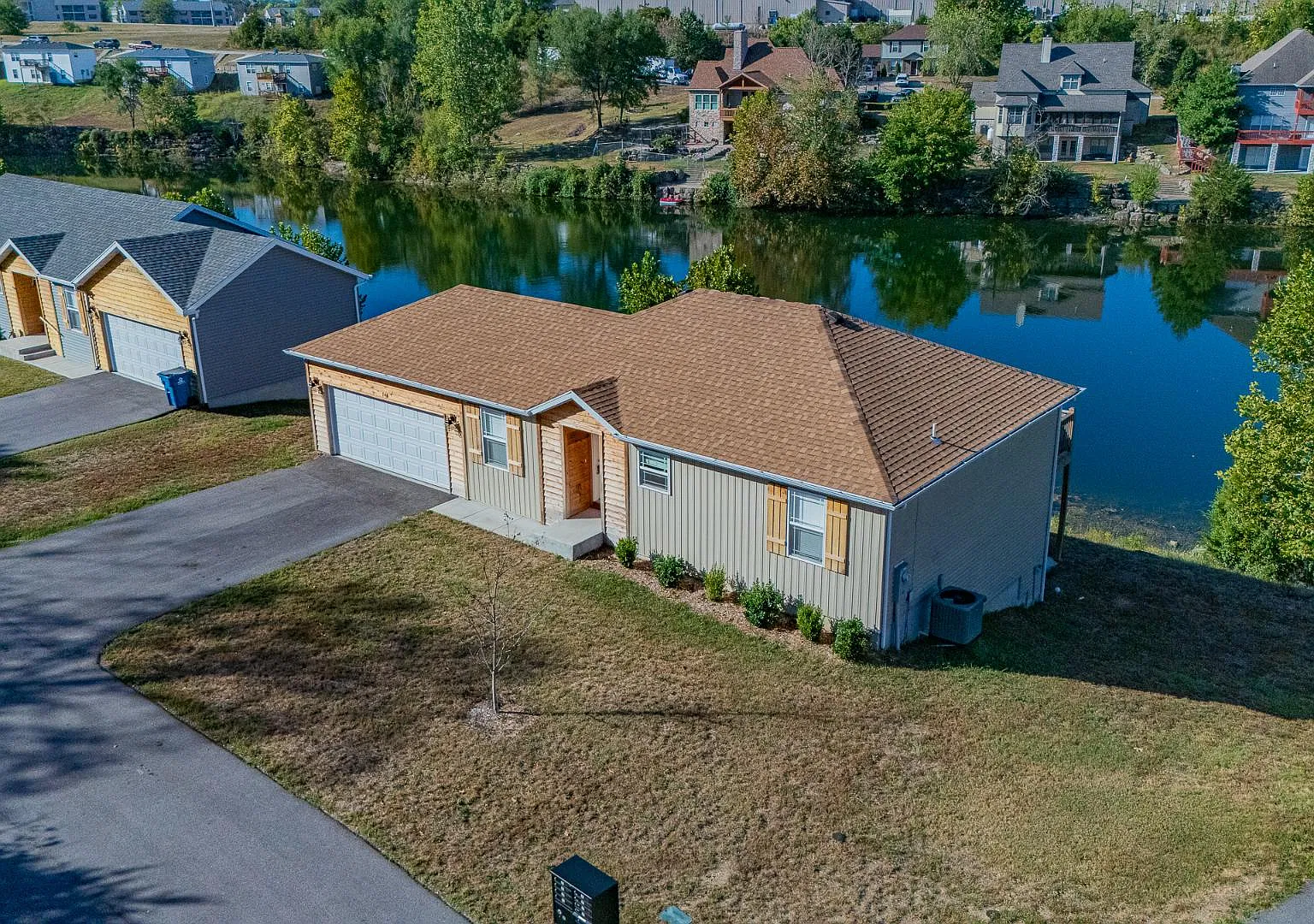 140 E Sunset Cove Ln — Photo 2