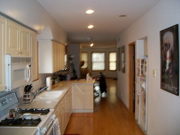 2nd image of 1527 W School St #002