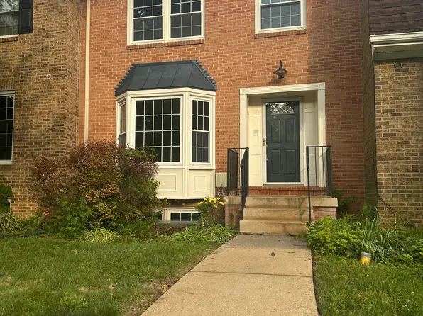 2417 Falls Place Ct, Falls Church, VA 22043
