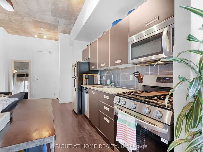 60 Bathurst St #610 — Photo 6