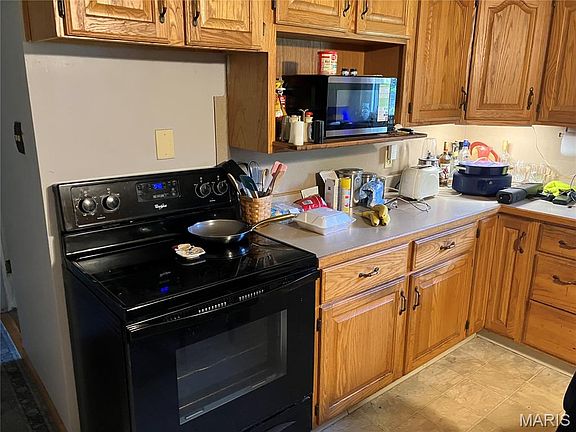 5th image of 2598 Waterman Ave