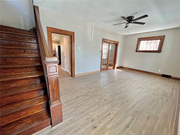 3rd image of 219 E Hillcrest Ave