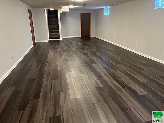 2nd image of 909 E 8th St