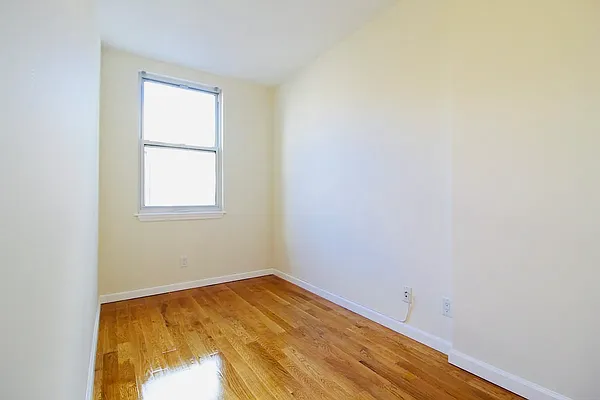 Rented by New York Realty Minimax Inc | media 10