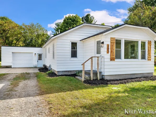 382 W Barton St, Newaygo, MI 49337