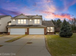 2283 Crystal Crossing Dr, Howell, MI 48843