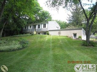 8871 N Christine Dr, Brighton, MI 48114